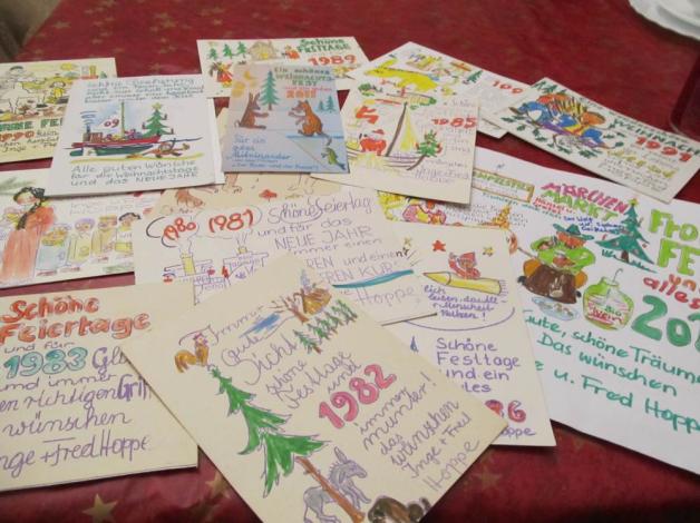 Ob zu Weihnachten, zum Jahreswechsel oder zu Geburtstagen, Fred Hoppe gestaltet die zum Anlass passenden Karten selbst.