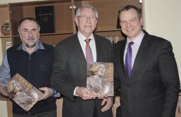 Juris First (von links), Dieter Randig und Kekavas Bürgermeister Valts Variks trafen sich in diesem Monat im Zeichen der Patenschaft.  