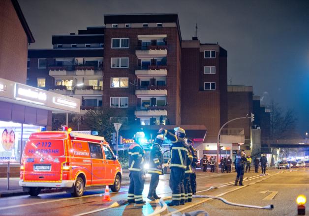 In dem Mehrfamilienhaus in Hamburg-Billstedt hat die Polizei zwei Tonnen Pyrotechnik entdeckt.