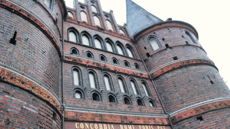 Das Holstentor macht Lübeck auch international bekannt. Die Hansestadt will den Anteil ausländischer Gäste steigern. 