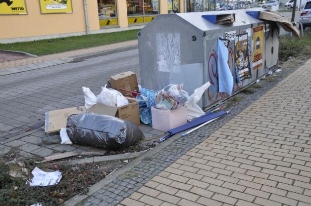 Nicht nur Altpapier wird an den Containerplätzen in der Kröpeliner-Tor-Vorstadt abgelegt. Auch Plastik entsorgen die Rostocker hier. Nicht nur Altpapier wird an den Containerplätzen in der Kröpeliner-Tor-Vorstadt abgelegt. Auch Plastik entsorgen die Rostocker hier.