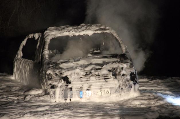 Gestohlenes Auto in Rostock-Gehlsdorf in Brand gesetzt und vollständig ausgebrannt Gestohlenes Auto in Rostock-Gehlsdorf in Brand gesetzt und vollständig ausgebrannt
