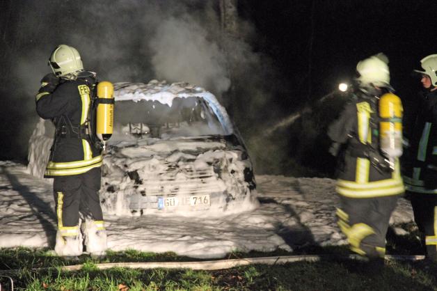Gestohlenes Auto in Rostock-Gehlsdorf in Brand gesetzt und vollständig ausgebrannt