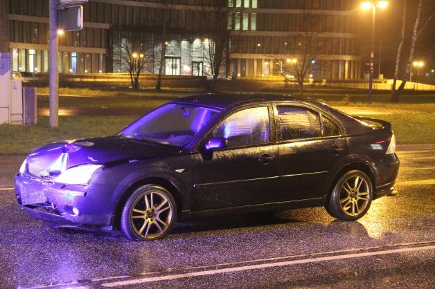 Autofahrer rast Ampel in Rostock um - Stromausfall auf ganzer Kreuzung Autofahrer rast Ampel in Rostock um - Stromausfall auf ganzer Kreuzung