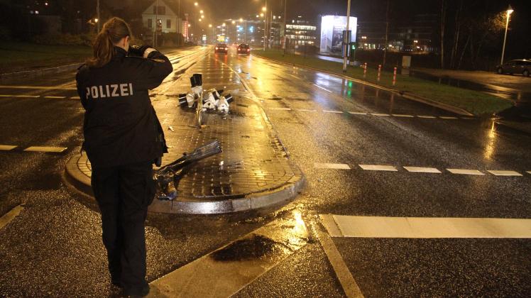 Autofahrer rast Ampel in Rostock um - Stromausfall auf ganzer Kreuzung