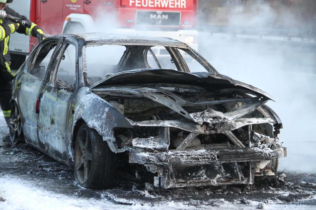 Drama: Autofahrer rettet sich auf A20 unverletzt aus brennendem Wagen, Kröpelin
