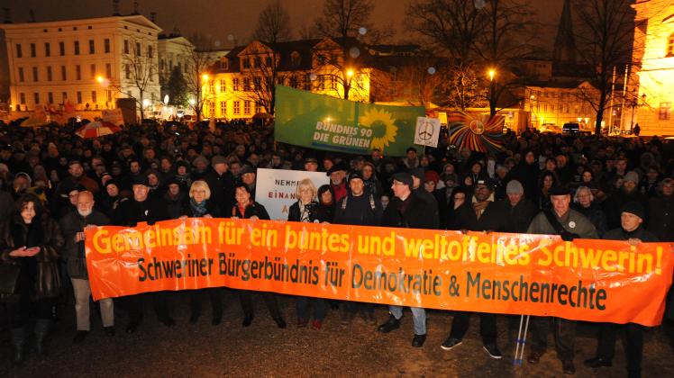 Etwa 600 Menschen kamen zur Demonstration auf dem Alten Garten in Schwerin