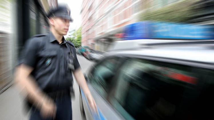Bei einem Notruf ist Eile geboten: Die Landespolizei in Schleswig-Holstein hat sich selbst eine Richtzeit von zehn Minuten auferlegt.  