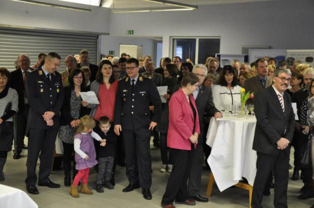 Rund 160 Gäste aus Gemeinde und Bundeswehr verfolgen die Sanitzer Neujahrsgespräche. Rund 160 Gäste aus Gemeinde und Bundeswehr verfolgen die Sanitzer Neujahrsgespräche.