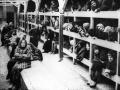 Frauen und Mädchen im Konzentrationslager Auschwitz-Birkenau im Januar 1945 kurz nach der Befreiung durch die Rote Armee 