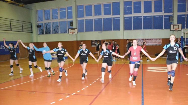 Nach der Heimniederlage vor zwei Wochen tat die Laola den Neustädter Volleyballerinnen besonders gut.  Fotos: thomas Willmann 