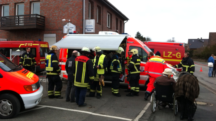 In Delingsdorf ist die Feuerwehr nach einem Schaden an einer Gasleitung im Einsatz.