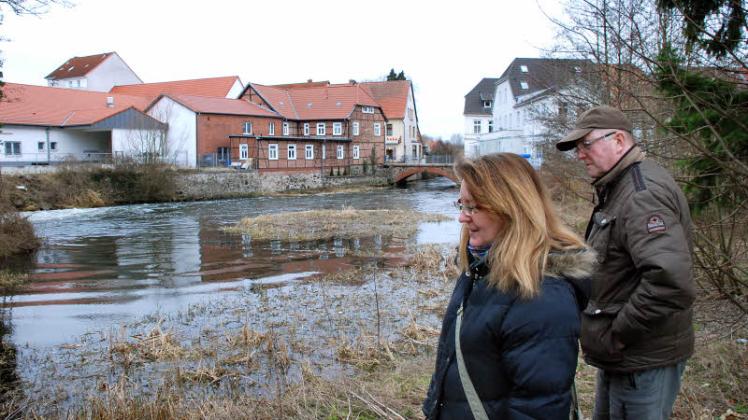 Steffi Schröder und Jürgen Gärtner nehmen ihre Heimatstadt aus aktuellem Anlass unter die Lupe Fotos: Wolfried Pätzold 