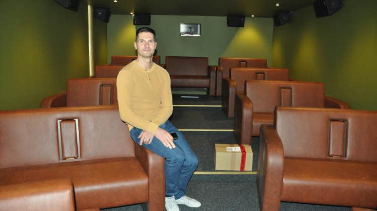 Klein, aber fein: Das neue Sofa-Kino, mit dem Silvio Verführt das Angebot im Güstrower Filmtheater erweitert hat.  