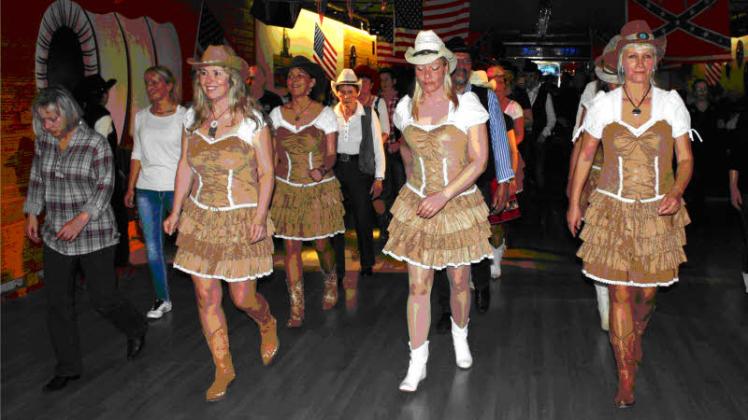 Die Line-Dance-Partys im Bützower „Casa“ sind mittlerweile legendär. Auch Mitglieder anderer Vereine kommen zu diesem Event gerne in die Warnowstadt.  