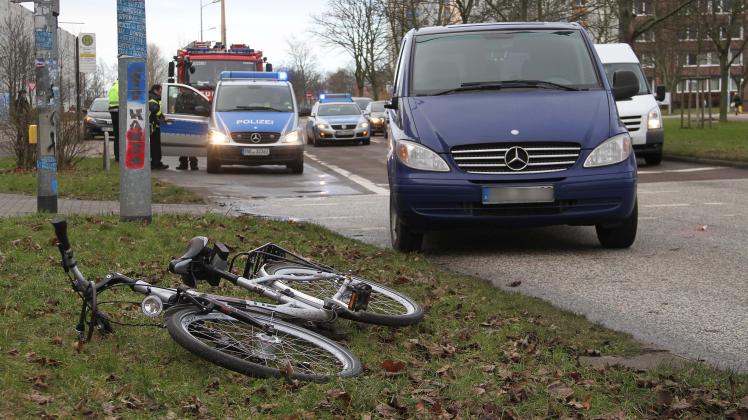  Unfall vor einigen Tagen in Rostock: Ein 78 Jahre alter Fahrradfahrer wird im Stadtteil Lütten Klein schwer verletzt.