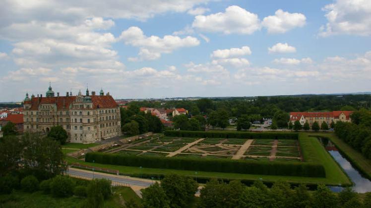Das Schloss als Alleinstellungsmerkmal für Güstrow. „Güstrow als Kultur- und Tourismusstadt“ ist ein wesentlicher Leitgedanke des Leitbildes.  