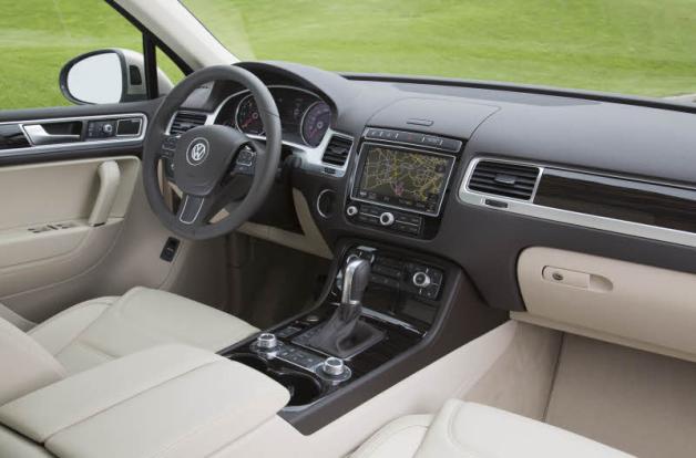 Ein luftiges Raumgefühl herrscht im großen SUV von Volkswagen.