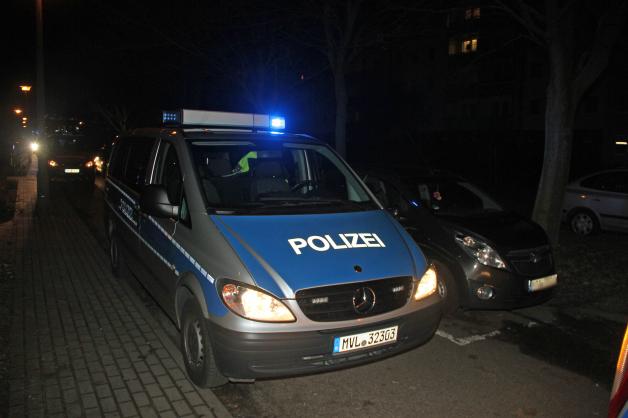 Junge Frau (Prostituierte) stürzt aus 4. Stock in Rostock - Lebensgefahr Junge Frau (Prostituierte) stürzt aus 4. Stock in Rostock - Lebensgefahr