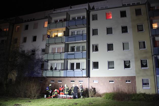 Junge Frau (Prostituierte) stürzt aus 4. Stock in Rostock - Lebensgefahr