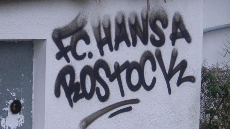 Foto eines Graffiti des Tatverdächtigen. Markant sind die Buchstaben „R“ und „K“ mit dem „Z“.  