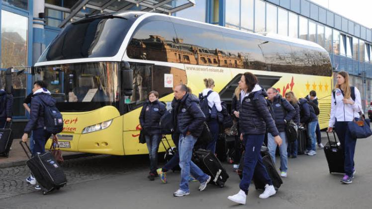Novaras Team bei der Ankunft in Schwerin  