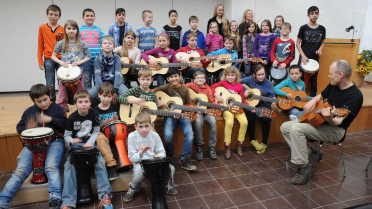 Gitarre, Trommel oder Gesang können Mädchen und Jungen der Lindgrenschule dank des Kulturprojekts kostenlos lernen.  