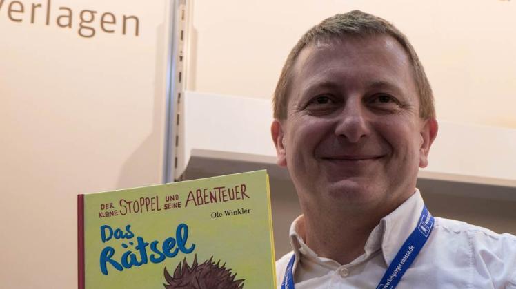 Am Newcomer-Stand der Leipziger Buchmesse hat Ole Winkler aus Hundorf sein Kinderbuch vorgestellt. 