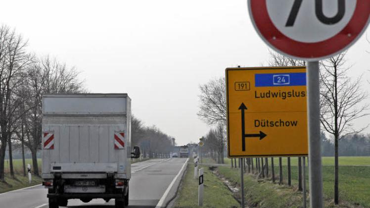 Abzweig Dütschow: Statt 70 raste der 18-Jährige hier mit 165 km/h. 