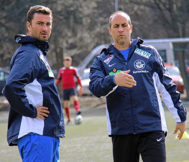 Da geht’s lang: Stefan „Paule“ Beinlich (r.) und Marten Laciny alias Materia prüfen die 22 Bewerber auf Herz und Nieren. Da geht’s lang: Stefan „Paule“ Beinlich (r.) und Marten Laciny alias Materia prüfen die 22 Bewerber auf Herz und Nieren.