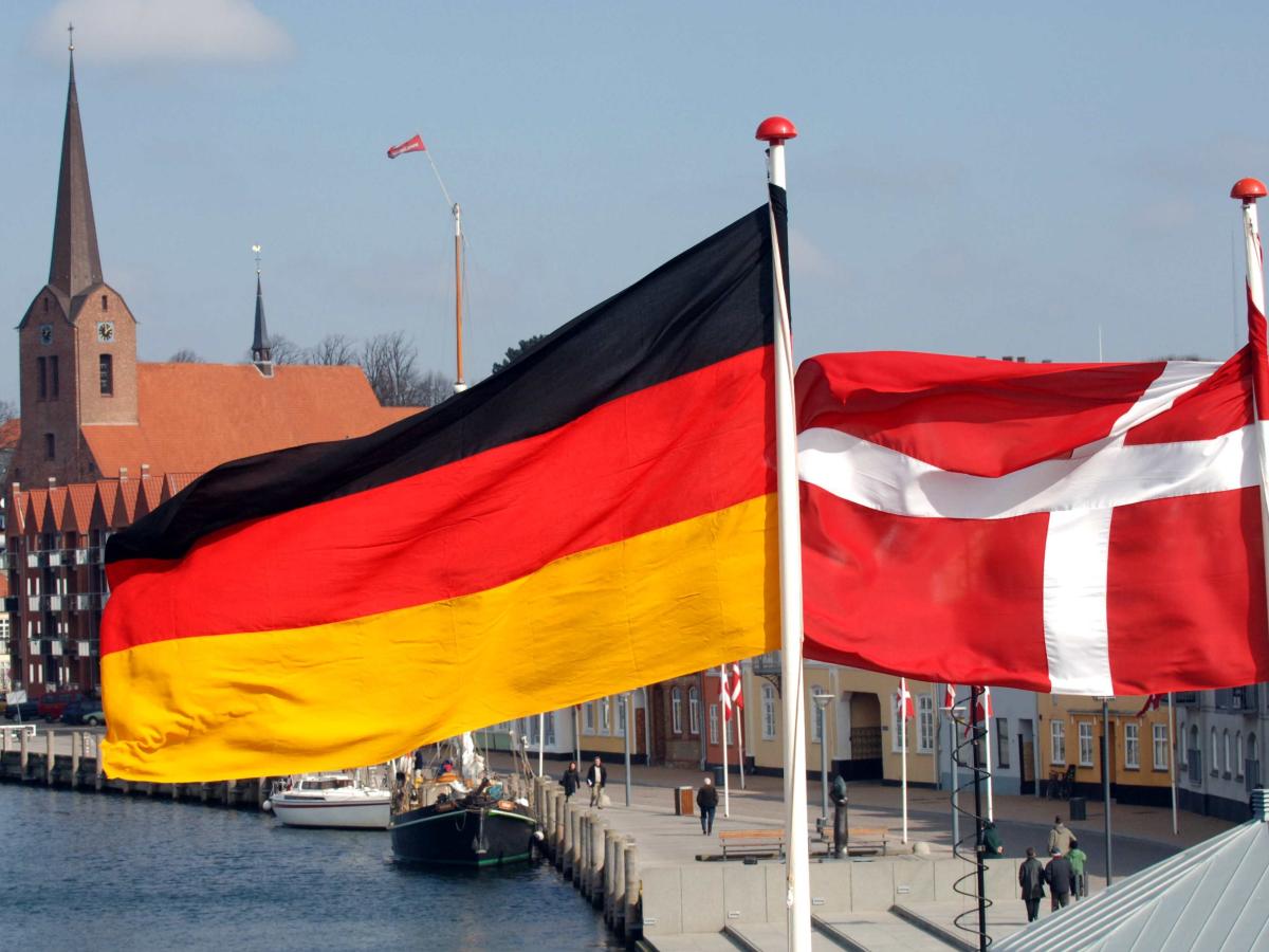 Deutsche flagge -Fotos und -Bildmaterial in hoher Auflösung – Alamy