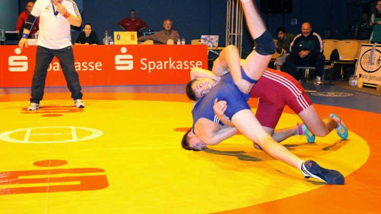 Alexander Biederstädt (in Rot, bei einem früheren Turnier) zeigte sich gut gerüstet für die Deutschen Meisterschaften. 
