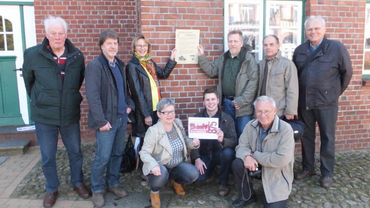 Anlässlich der 875-Jahr-Feier Barmstedts plant die Geschichtswerkstatt des Ortes die Anbringung von Informationstafeln. Am Humburg-Haus wird die erste demnächst nach Denkmalschutzvorgaben angebracht werden.  