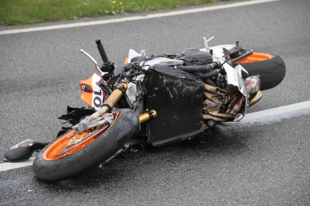 Schwer verletzter Motorradfahrer nach schlimmem Unfall in Rostock-Warnemünde Schwer verletzter Motorradfahrer nach schlimmem Unfall in Rostock-Warnemünde