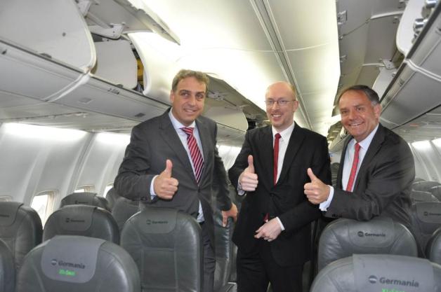 Germania-Chef Karsten Balke, Landesminister Christian Pegel und Flughafenchef Rainer Schwarz freuen sich über den Ausbau der Partnerschaft. 