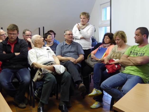 Die Bantiner fühlen sich unverstanden und nicht ernst genommen. Es sei über ihre Köpfe hinweg entschieden worden, niemand habe sie je gefragt, was sie wollten, so die Kritik. Die Bantiner fühlen sich unverstanden und nicht ernst genommen. Es sei über ihre Köpfe hinweg entschieden worden, niemand habe sie je gefragt, was sie wollten, so die Kritik.