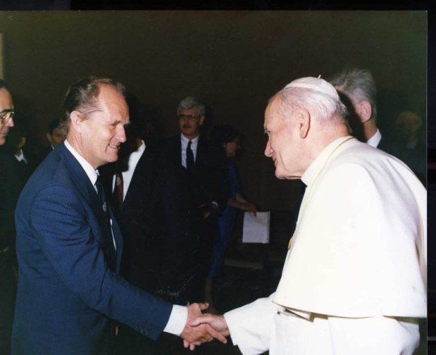 Audienz: Als Präsidenten der Weltgesellschaft für Künstliche Organe und der Europäischen Gesellschaft für Künstliche Organe wurde Horst Klinkmann von Johannes Paul II empfangen.