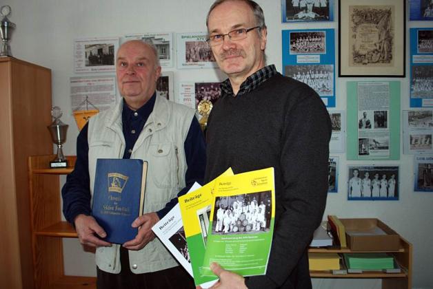 Schatzmeister Rudi Schröder (l.) und Vereinsvorsitzender Uwe Zicker sind auf der Suche nach einer neuen Unterkunft.  Fotos: Archiv 