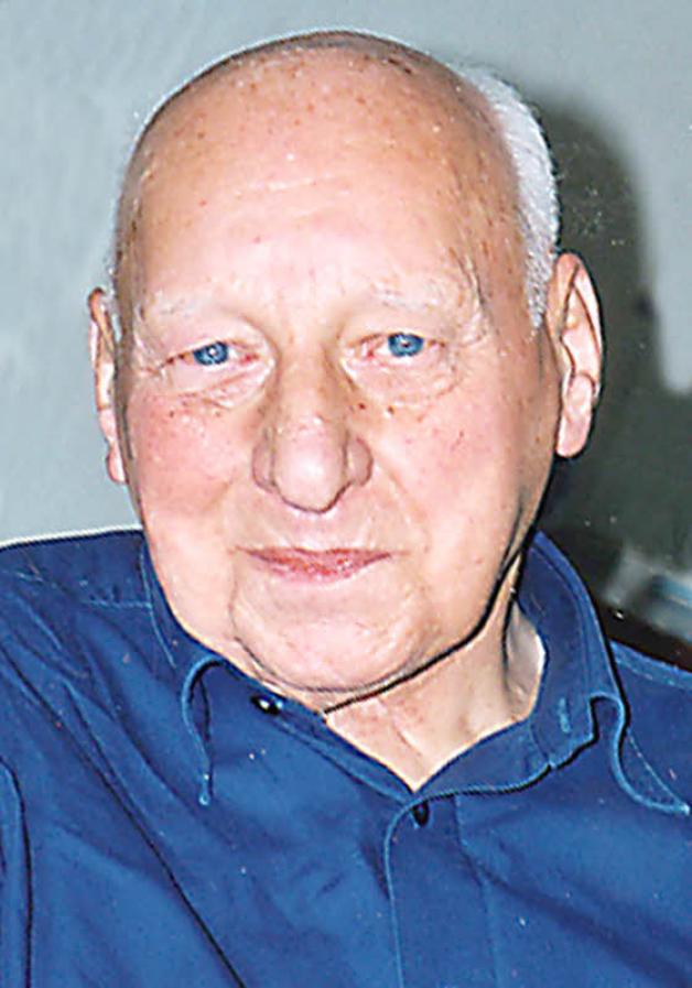 Sprecher des letzten Wehrmachtsberichts: Klaus Kahlenberg, 1999 in seiner Wohnung in Flensburg-Fruerlund. Sprecher des letzten Wehrmachtsberichts: Klaus Kahlenberg, 1999 in seiner Wohnung in Flensburg-Fruerlund.