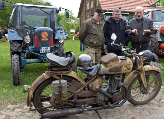 Auch Motorräder kamen zum Oldtimertreffen