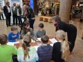 Auftakt im Schlosspark-Center: Eine Woche lang zeichneten Kinder im vergangenen Monat im Einkaufszentrum unter Anleitung von Museumspädagogen. 