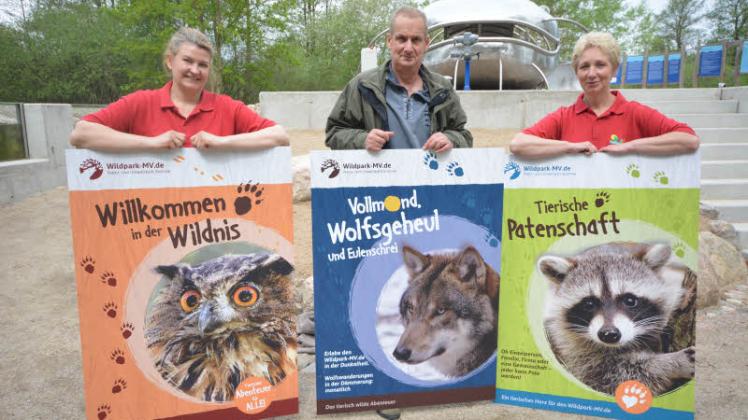 Mit einer neuen Werbekampagne wollen Marketing-Leiterin Maren Gläser, Parkleiter Klaus Tuscher und Mitarbeiterin Marianne Tuscher (v.l.) den neuen Namen „Wildpark MV“ bekannt machen.  