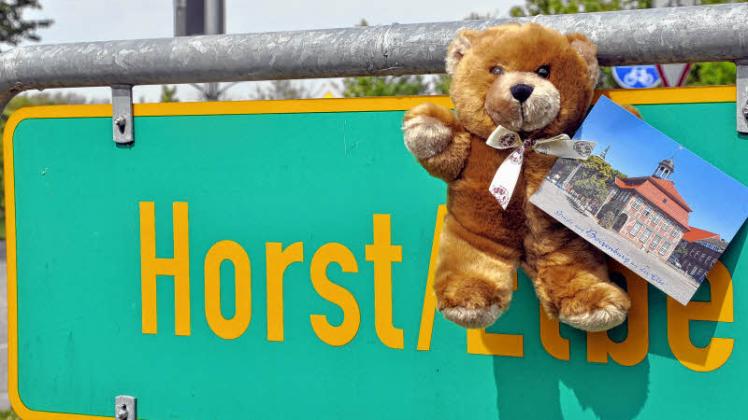 Teddys sollen Flüchtlingskinder in Horst trösten.  