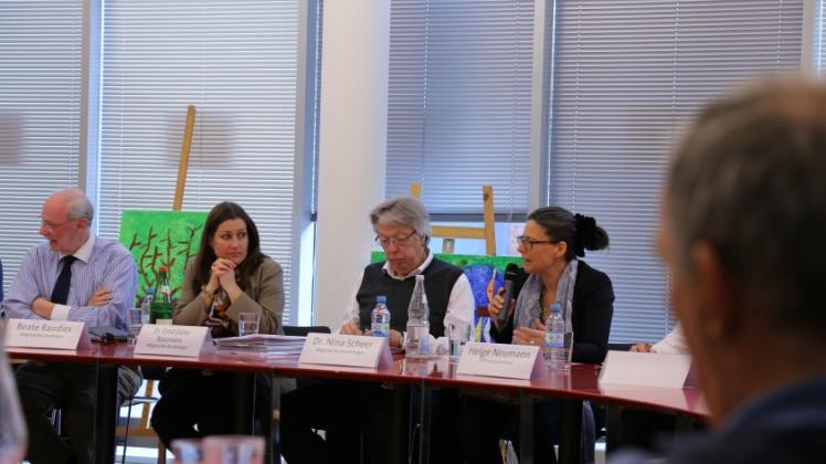 Diskutierten in Barmstedt mit etwa 50 Gästen (v. l.): Beate Raudies, Ernst Dieter Rossmann und Nina Scheer (alle SPD).  