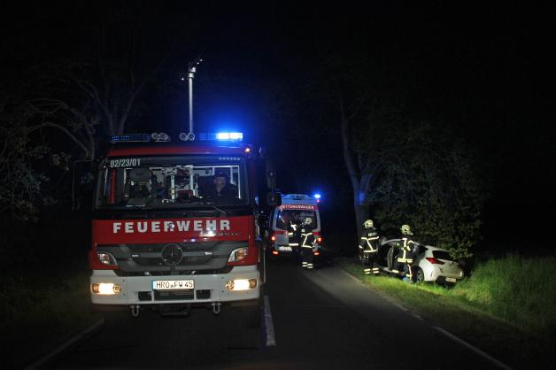 Mit Auto frontal gegen Baum: 75-Jähriger stirbt bei Unfall in Rostock Mit Auto frontal gegen Baum: 75-Jähriger stirbt bei Unfall in Rostock