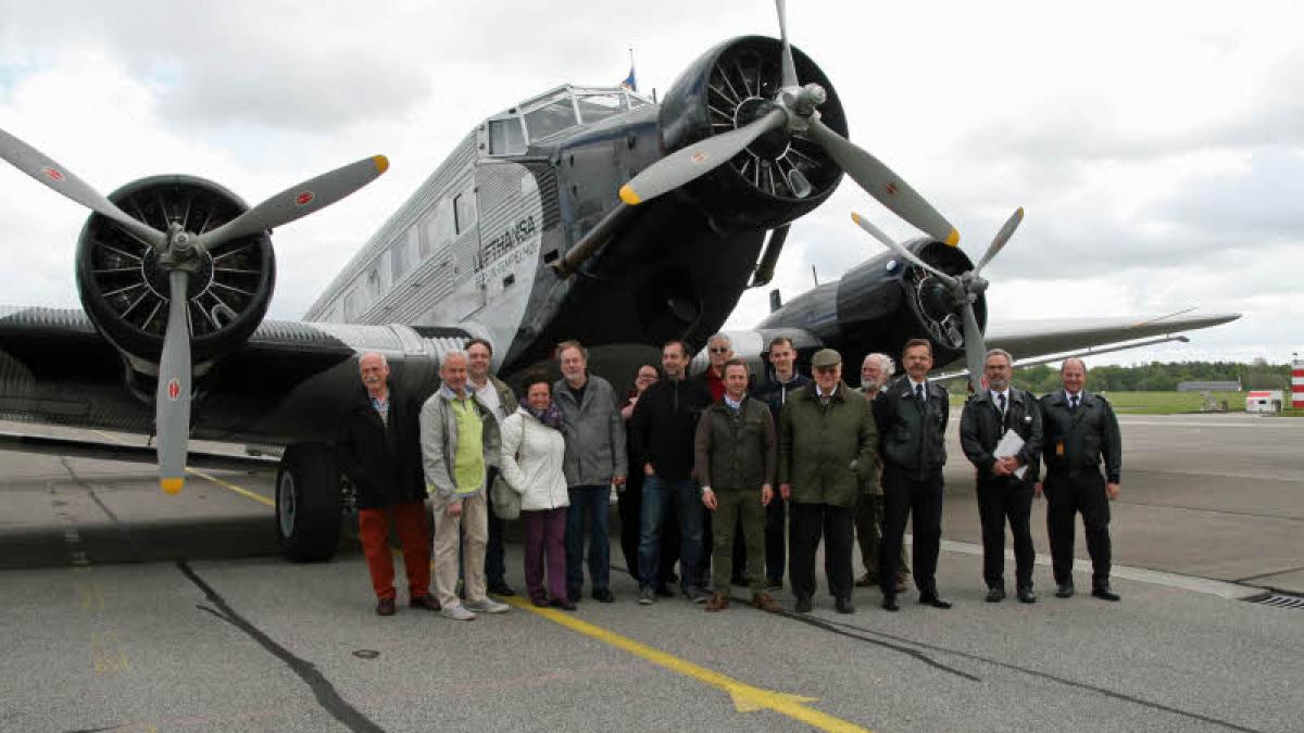 Begeistert vom Rundflug mit der alten „Tante Ju“ SHZ Begeistert vom Rundflug mit der alten „Tante Ju“ SHZ
