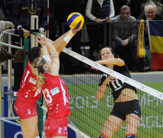 Denise Hanke (r.) kann nicht nur zuspielen. Auch auf die Aufschläge und solche Angriffen der Rückkehrerin dürfen sich die SSC-Fans ab kommender Saison wieder freuen. Denise Hanke (r.) kann nicht nur zuspielen. Auch auf die Aufschläge und solche Angriffen der Rückkehrerin dürfen sich die SSC-Fans ab kommender Saison wieder freuen.
