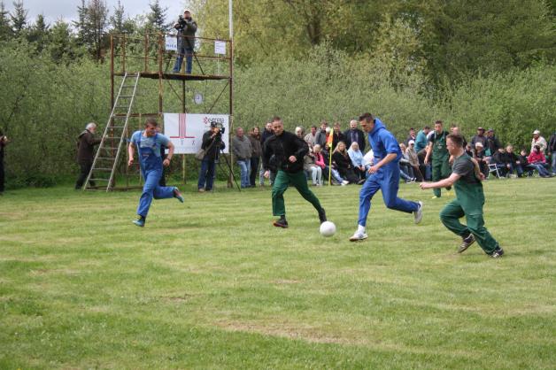 Am Ende der ersten Halbzeit führte Team Grün mit 3:2. Am Ende der ersten Halbzeit führte Team Grün mit 3:2.