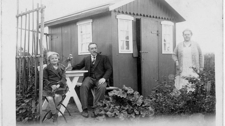 Eine Laube, Tisch und Bänke, glückliche Gärtner: offizielle Verbandsgründung am 16. Mai 1925.