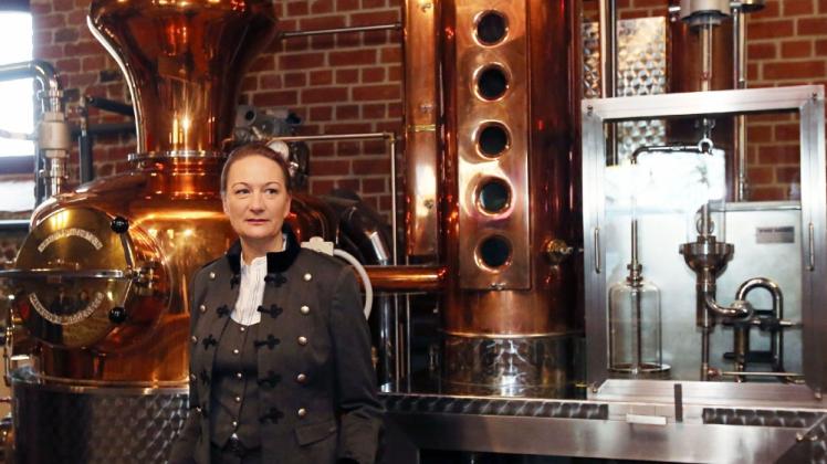 Cornelia Bohn in Dienstuniform: Ganz im Stile Preußens läuft die Vermarktung des jungen Whiskys. 